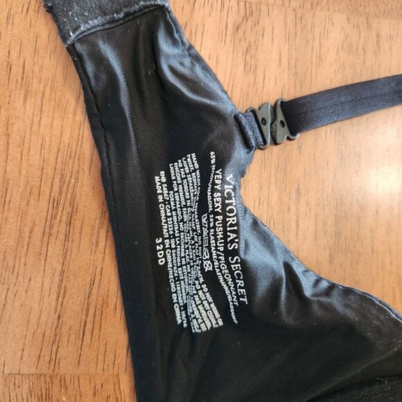Two Victoria's Secret Bras 32DD - Picture 5 of 5